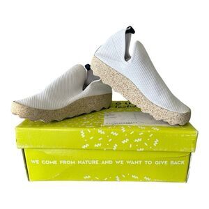 Asportusuesas White Care Sneaker Size 37 (6 - 6.5 US)